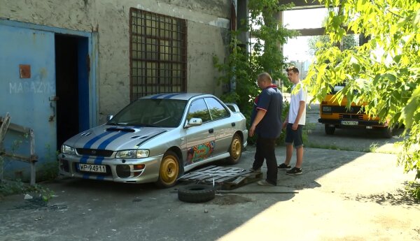 Subaru ze "złotymi felgami" i C-Crosser z importu